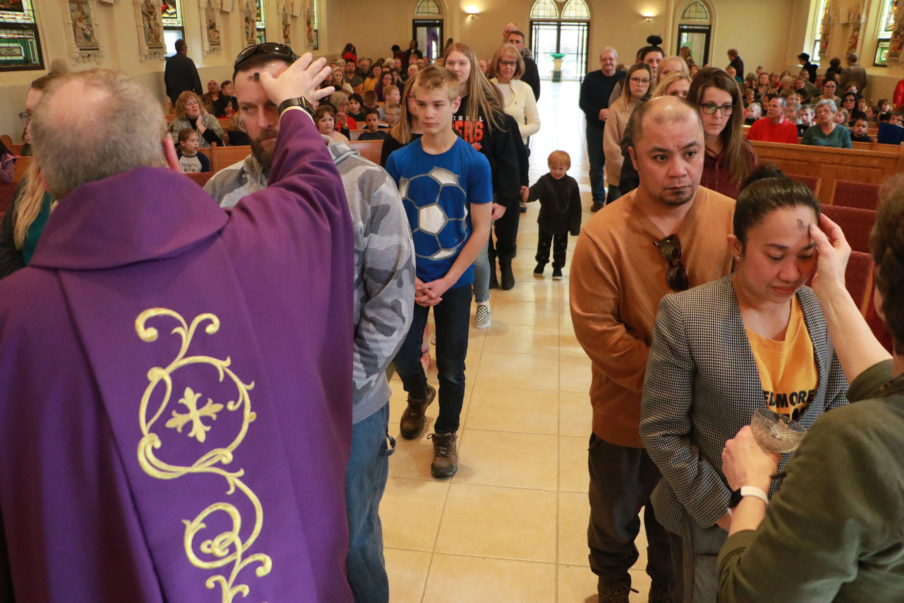 PHOTOS- Ash Wednesday noon service St. Agnes 20200226821.jpg